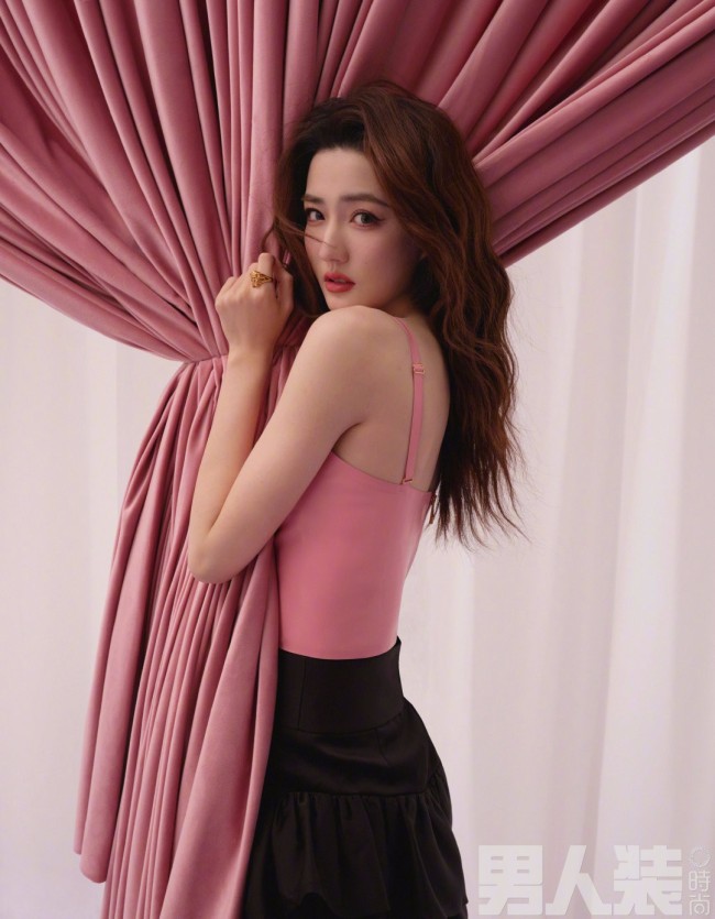 徐璐《男人装》二月刊封面 慵懒妩媚小性感