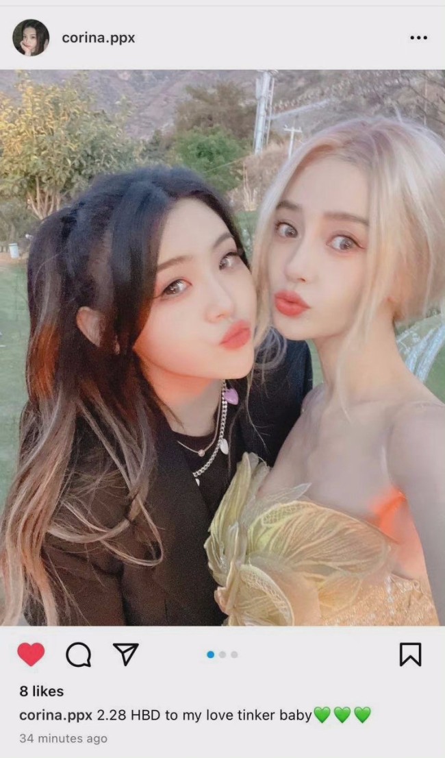 baby生日照曝光 盘金发背翅膀似精灵少女