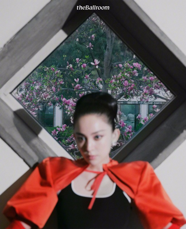 娜扎高饱和色彩搭配大片释出