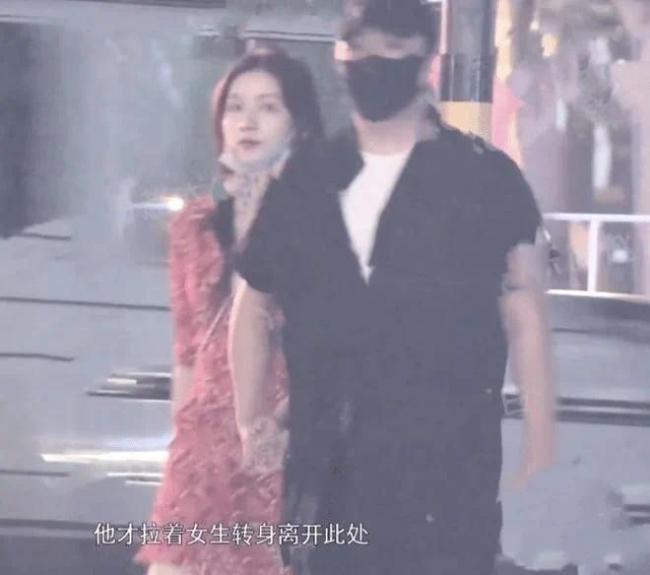 陈思诚搂着23岁女友逛街吃家乡菜 女生频频撒娇