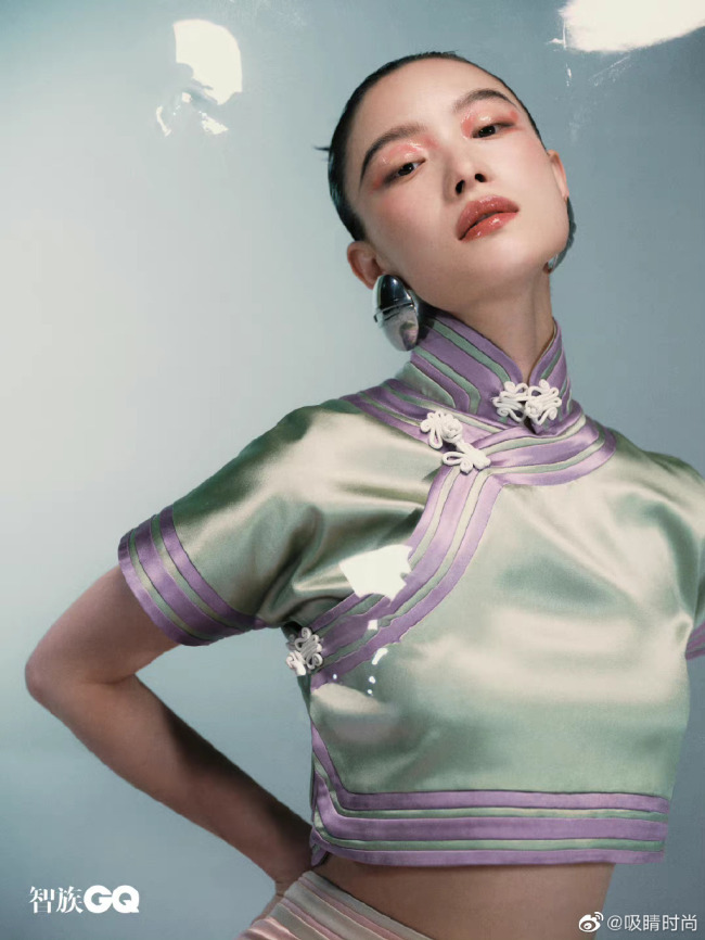 倪妮科技感大片释出！性感身材火辣迷人长腿抢镜