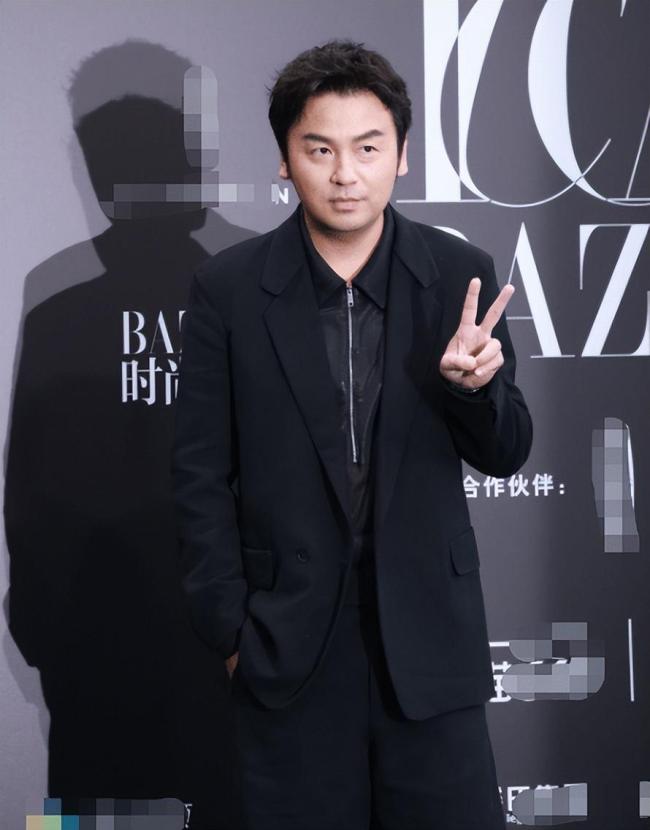 芭莎年度盛典星光熠熠 迪丽热巴赵丽颖红毯斗艳