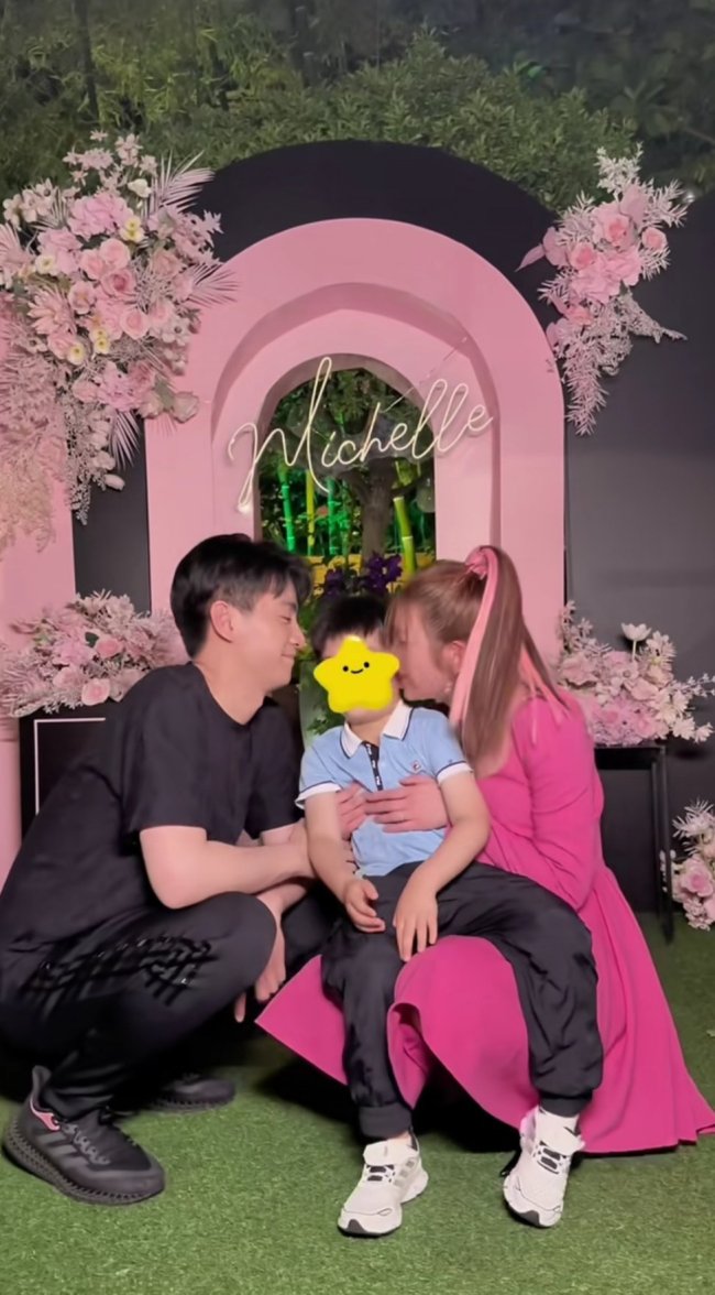 陈妍希晒40岁生日派对照 陈晓带儿子为陈妍希庆生