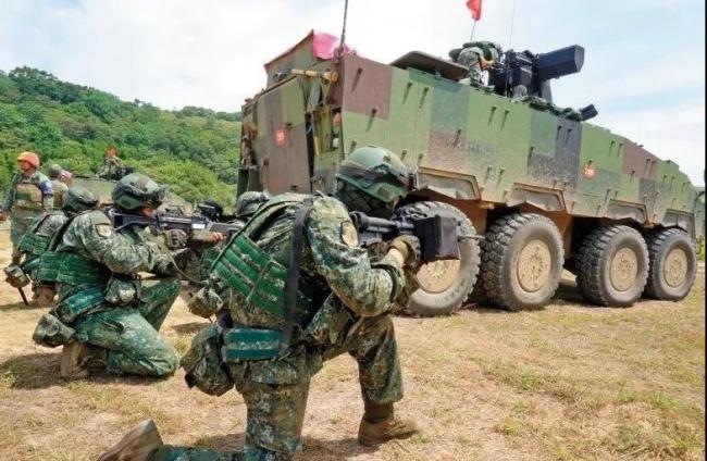 屡次三番，不听警告！港媒：两艘美舰今晨穿航台湾海峡！