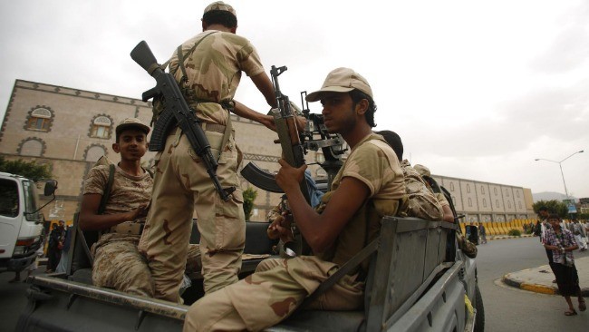 也门政府军与胡塞武装交火致17人死亡、35人受伤