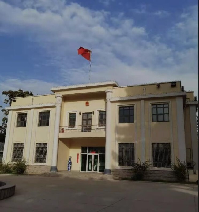 我驻阿富汗大使给环球时报发来使馆照片：五星红旗高高飘扬
