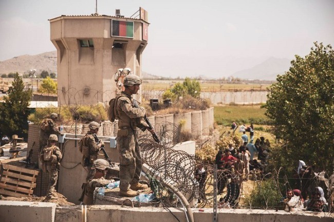 保障喀布尔机场撤离工作美军开始离开阿富汗