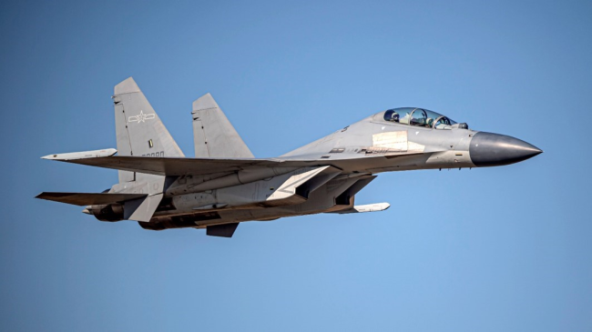 台军F-16V紧急升空拦截解放军战机，意外发生