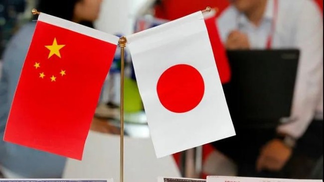 岸田文雄首相，会让日本更“作”？