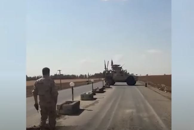 俄媒：叙利亚军队在战略公路拦截美军装甲车队