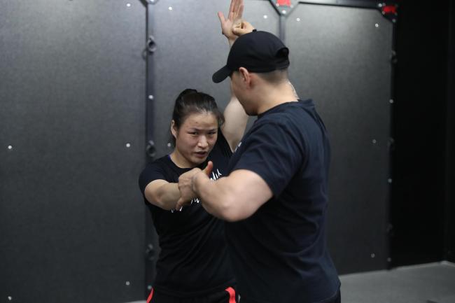 张伟丽敲定UFC卫冕战：赢了，她就是无可争议的世界第一