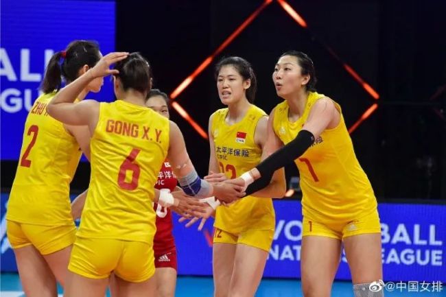 中国女排3-0完胜荷兰女排 今晚9时对阵多米尼加