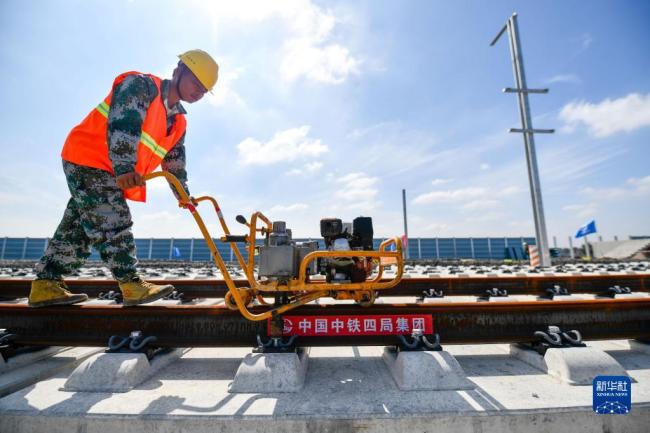 京唐城际铁路开始铺轨