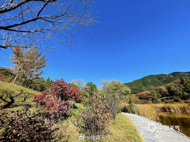 大风吹出秋日蓝 北京“顶配蓝天”上线