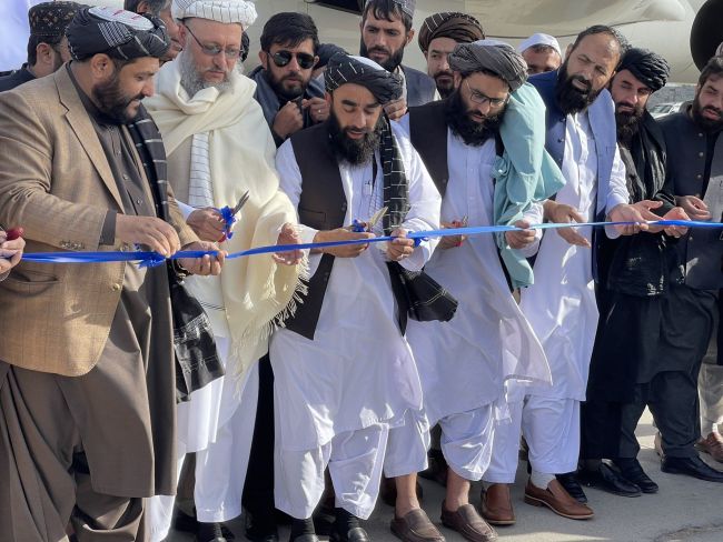 塔利班夺权2个月后 阿富汗首次对华出口松子