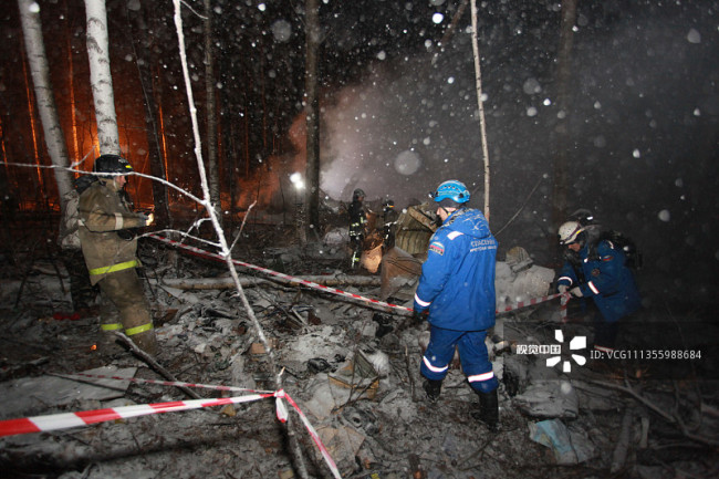 一架“安-12”运输机在俄坠毁 至少5人遇难编辑图片素材-ID:1355988684