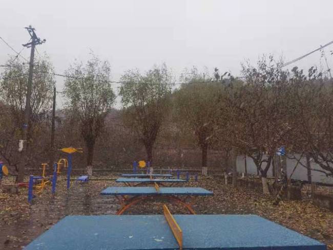 北京第一场雪来了！怀柔雪花已飘洒而下