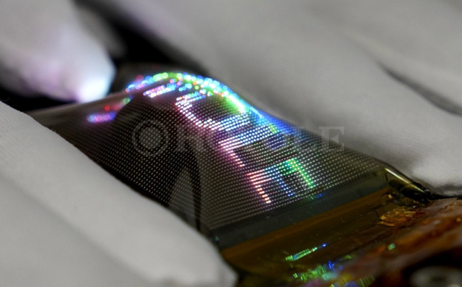 柔宇科技发布业内首个Micro-LED弹力柔性屏技术 全球显示又一里程碑