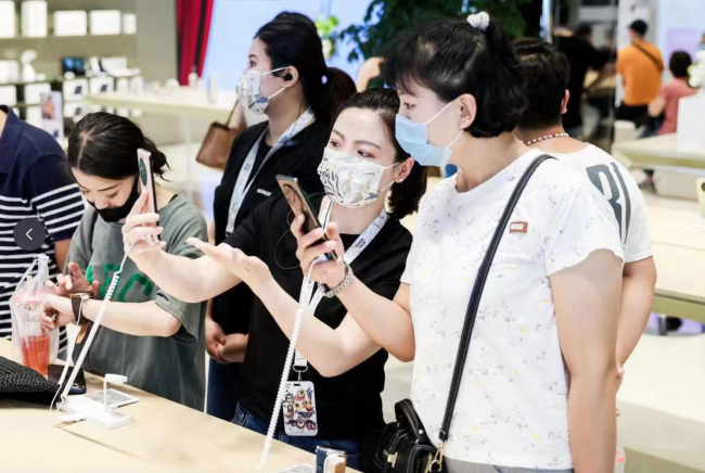 荣耀手机销量登顶，掌门人赵明却称如履薄冰