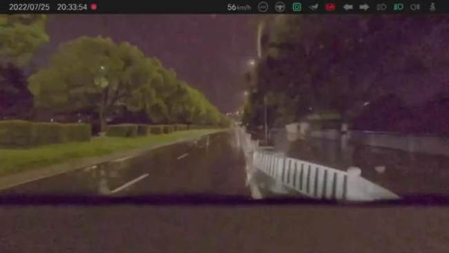 理想回应L9试驾事故：无人受伤，空气弹簧完好无损
